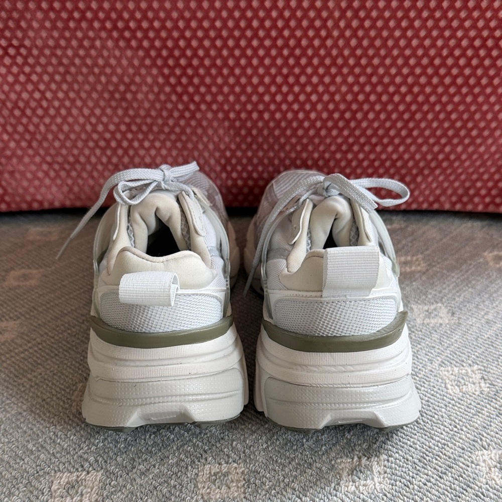 Nike Light Gray V2K Run Sneaker Brand New Never Worn - Picture 4 of 10